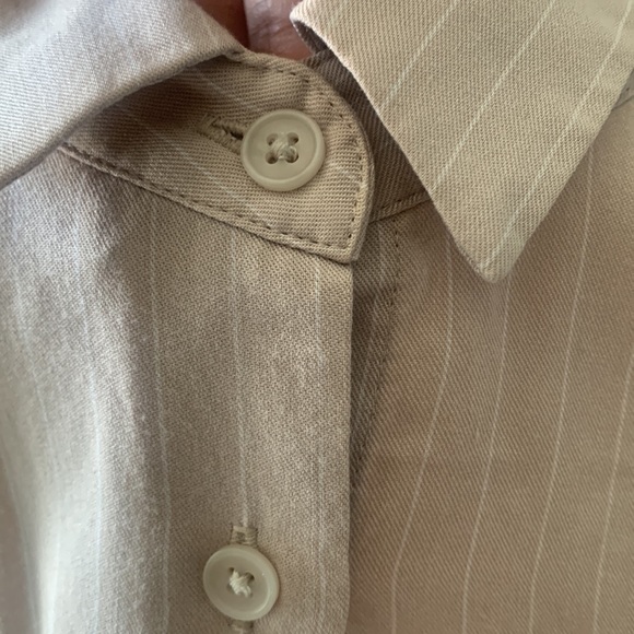 ☀️Weekend SALE☀️ 🇯🇵Uniqlo stripe shirt -XS-$20 - Picture 3 of 7